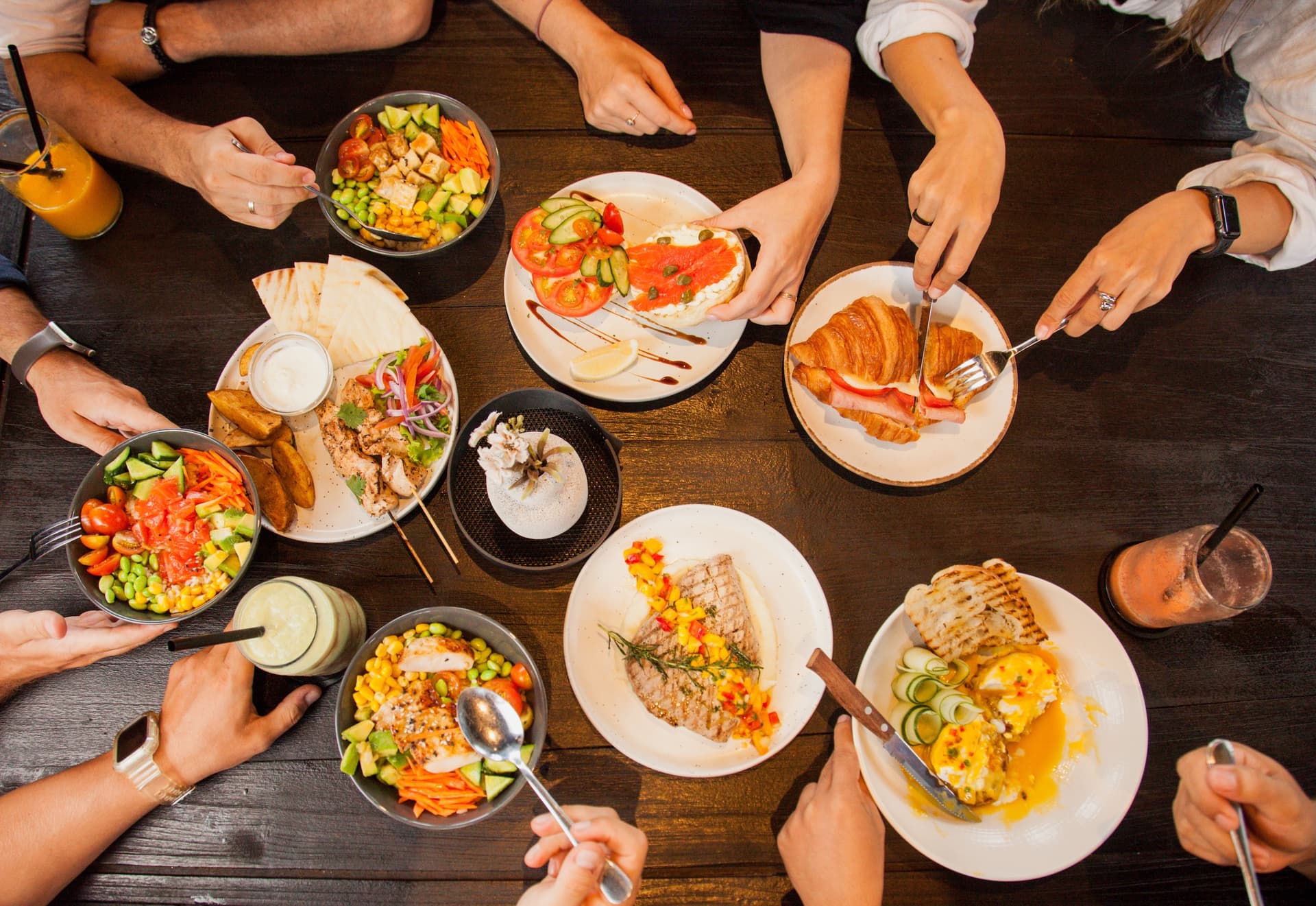 HUMANS CAFE. Breakfast, lunch and dinner cover
