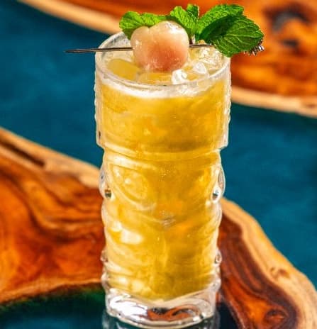 Lychee Pearl — Sweet lychee mocktail with a delicate floral aroma. Smooth, juicy, and easy to enjoy.