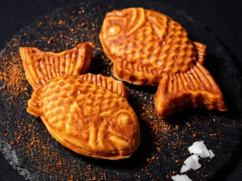 Taiyaki — 2 pieces of Japanese fish-shaped pastry with chosen filling