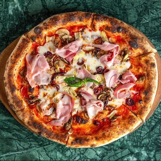 Ham and mushrooms — Neapolitan pizza with tomato sauce, mozzarella, smoked ham, and mushrooms. Rich, savory, and full of
