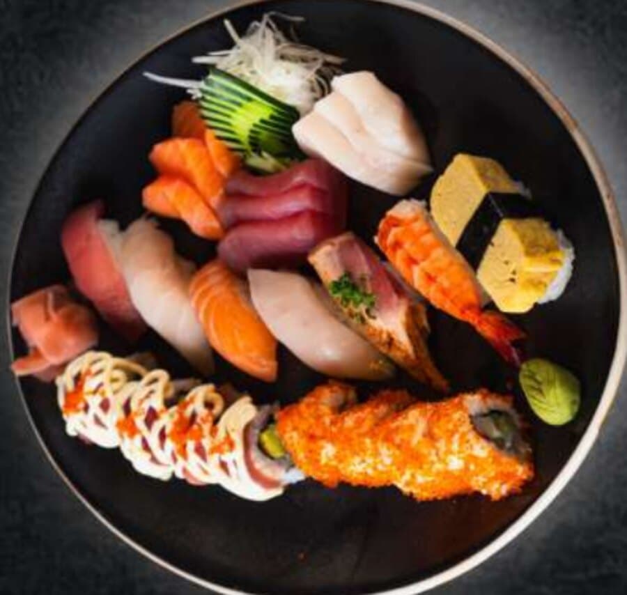 Big Ninja Set — 3 slices salmon, 3 slices tuna, 3 slices butterfish, 4 pcs california roll, 4 pcs tuna mayo roll, 7
