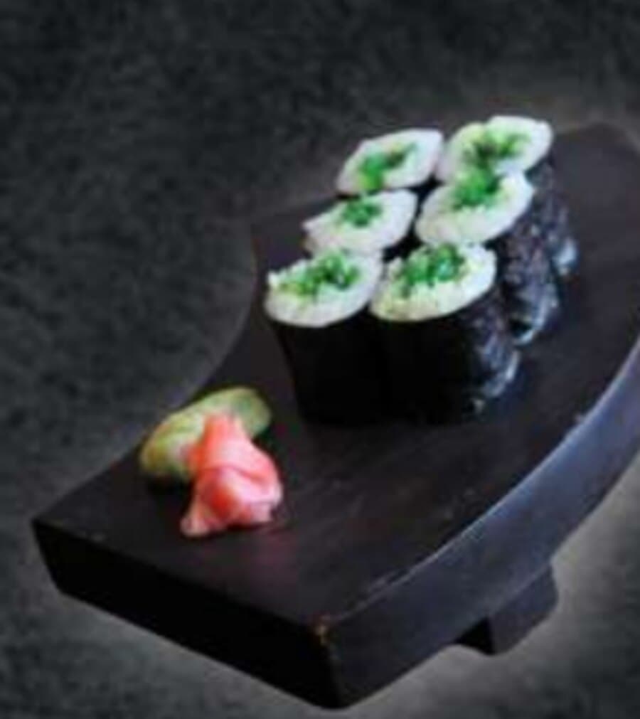 Cuka Wakame Maki — Rice, nori, cuka wakame