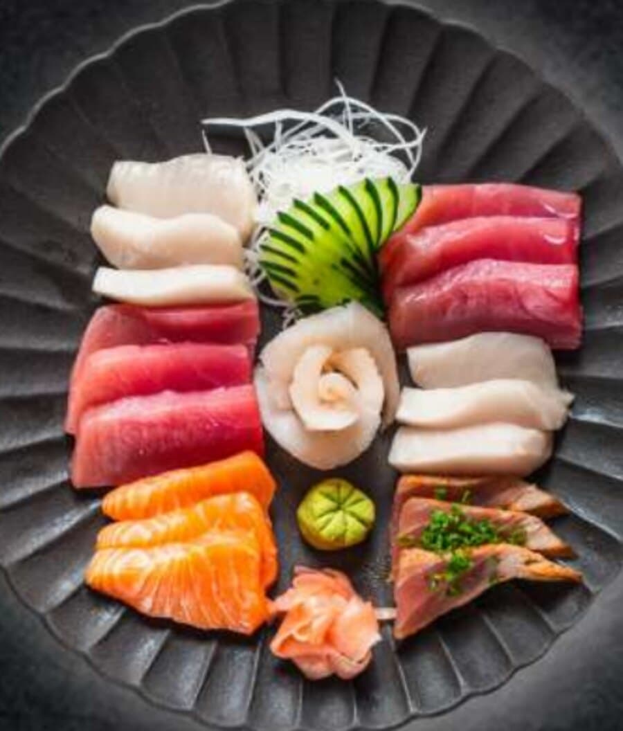 Ninja Sashimi Set — 6 slices tuna, 3 slices salmon, 6 slices butterfish, 3 slices snapper, 3 slices tuna tataki