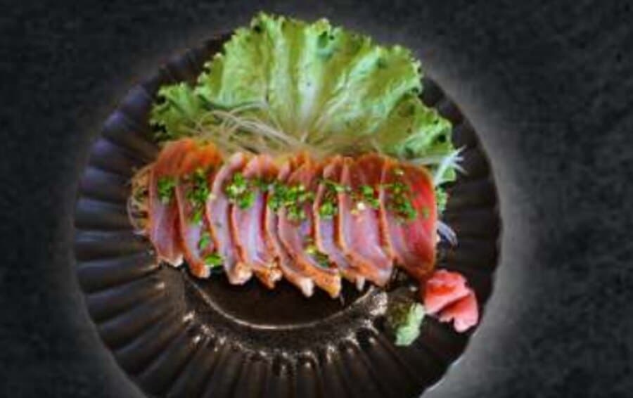 Sashimi Tataki — 9 slices tuna tataki with ponzu sauce