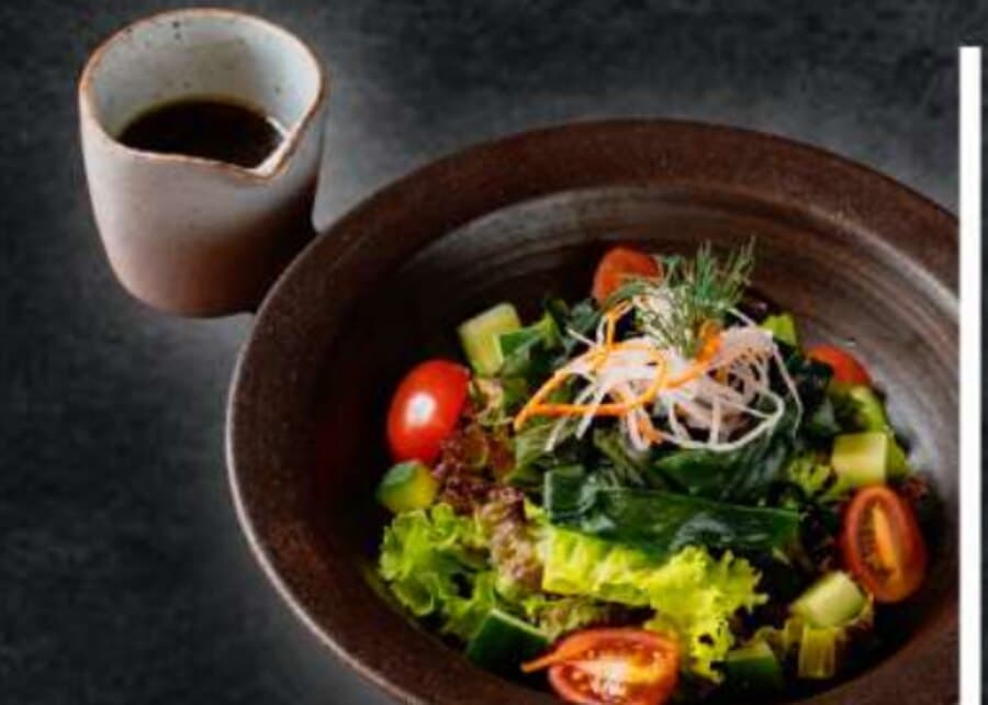 Wafu Wakame Salad — Wakame, mix lettuce, cherry tomato, cucumber, carrot slices, turnip slices, onion dressing